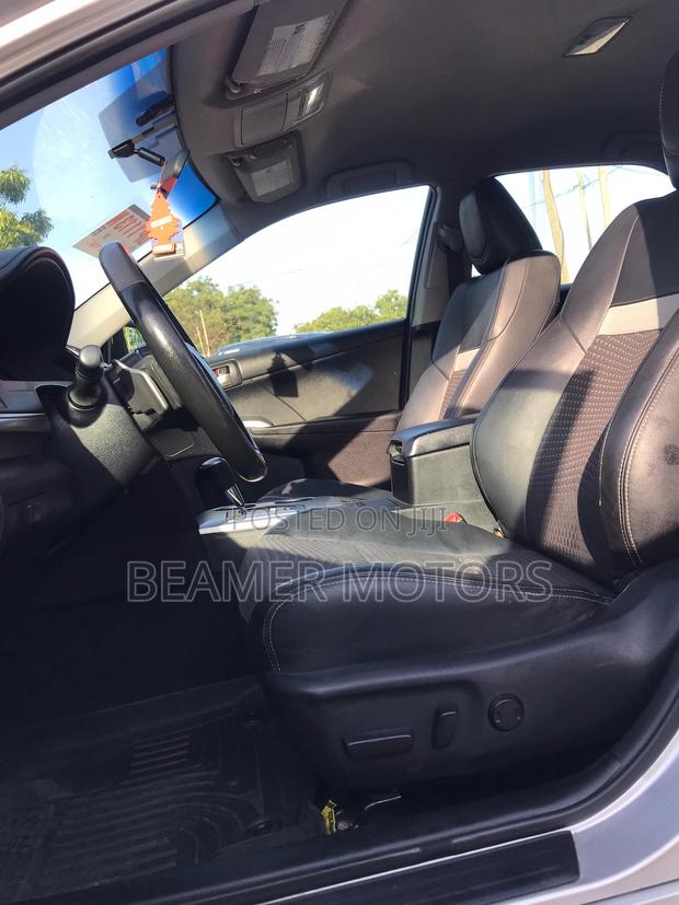 Toyota Camry SE 4dr Sedan (2.5L 4cyl 6A) 2012 Silver