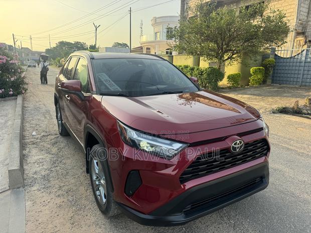 Toyota RAV4 XLE 2022 Red