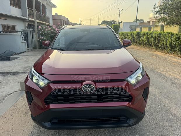 Toyota RAV4 XLE 2022 Red