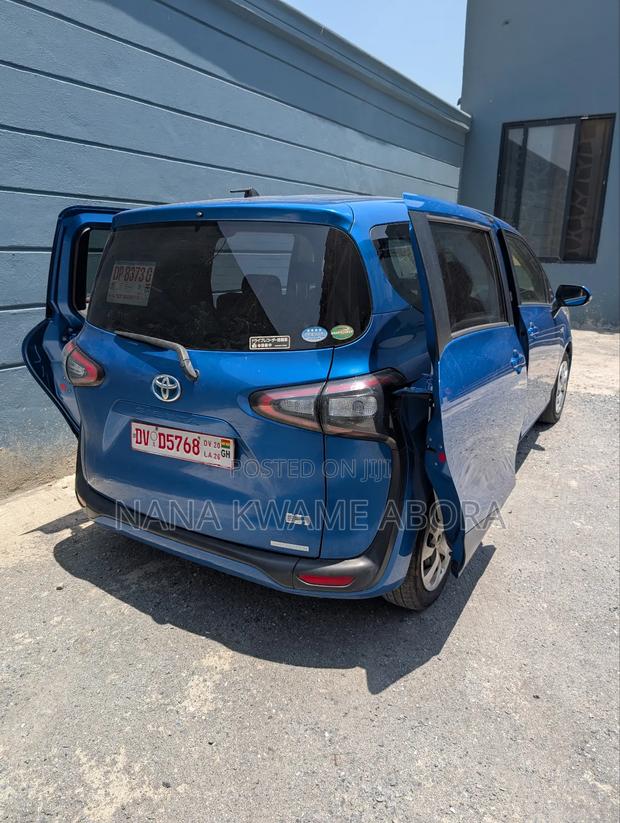 Toyota Sienta 1.5 Hybrid FWD (6-seater) 2016 Blue