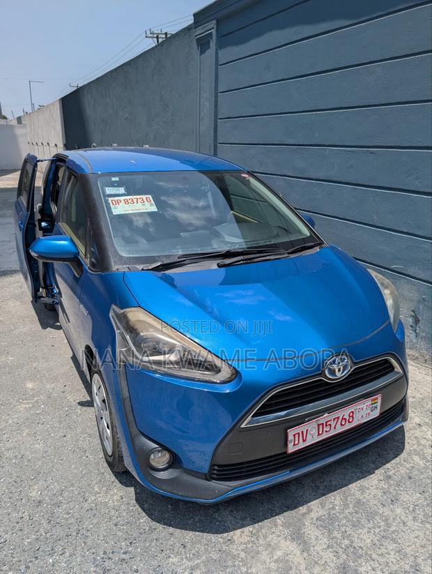 Toyota Sienta 1.5 Hybrid FWD (6-seater) 2016 Blue