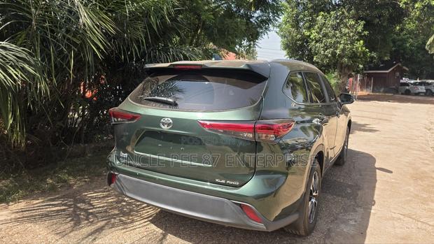 Toyota Highlander XLE AWD 2023 Green