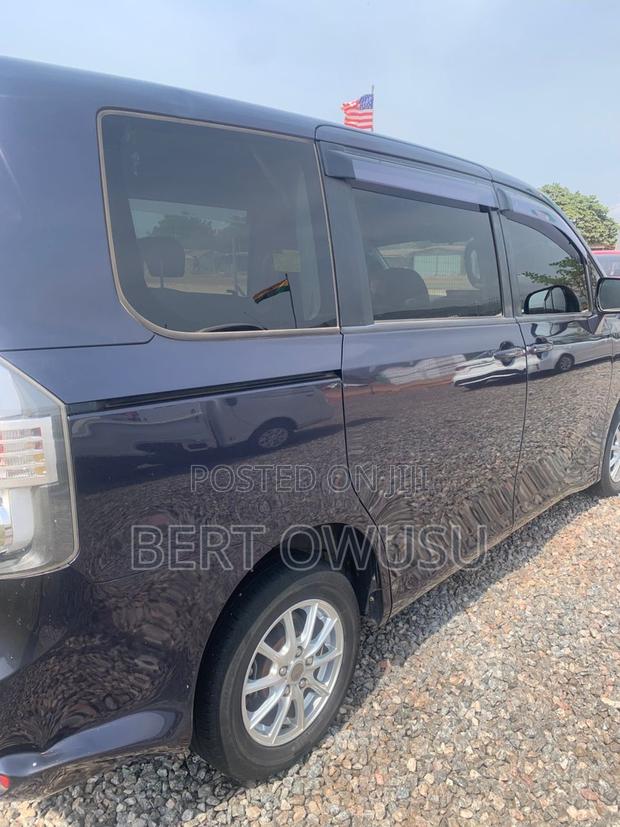 Toyota Voxy 2012 Blue