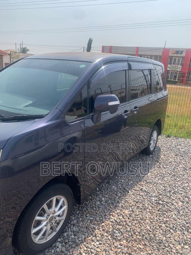 Toyota Voxy 2012 Blue