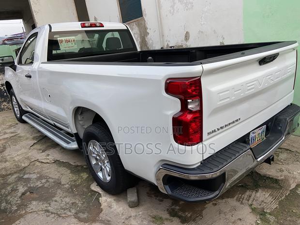 Chevrolet Silverado 2025 White
