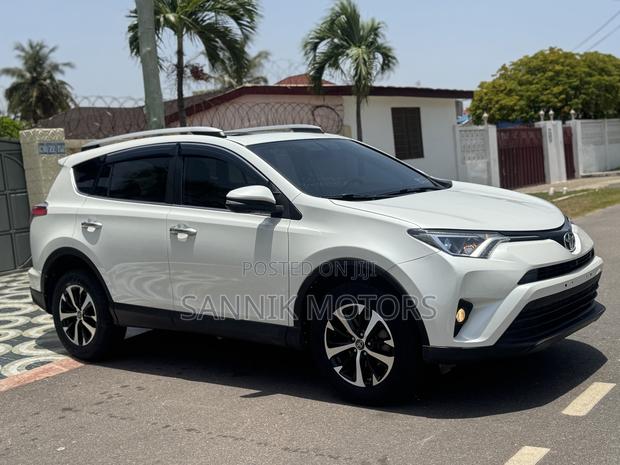Toyota RAV4 Limited AWD (2.5L 4cyl 6A) 2017 White
