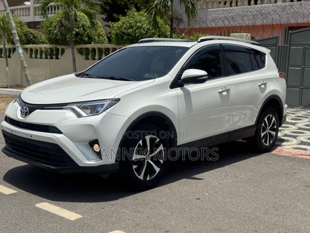 Toyota RAV4 Limited AWD (2.5L 4cyl 6A) 2017 White