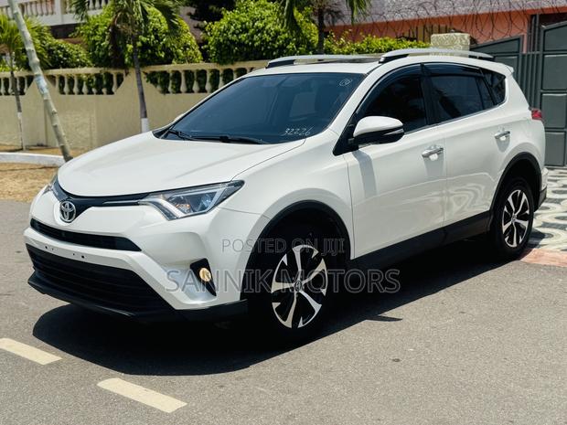 Toyota RAV4 Limited AWD (2.5L 4cyl 6A) 2017 White