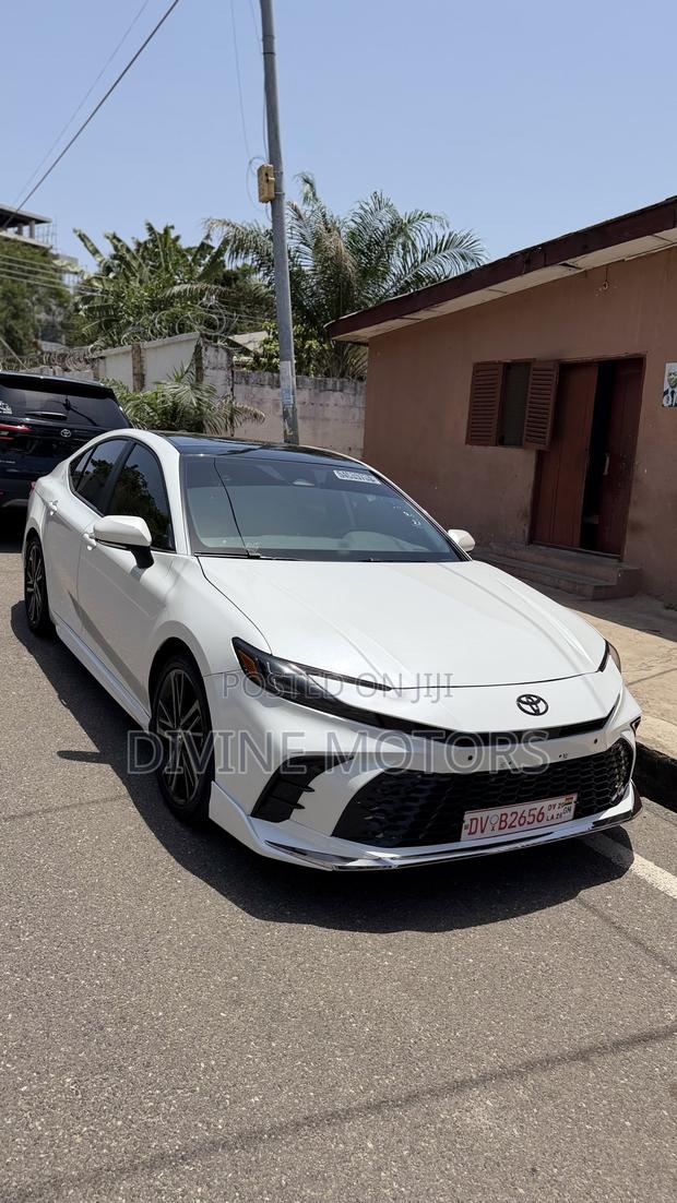 Toyota Camry Hybrid XSE 2024 White