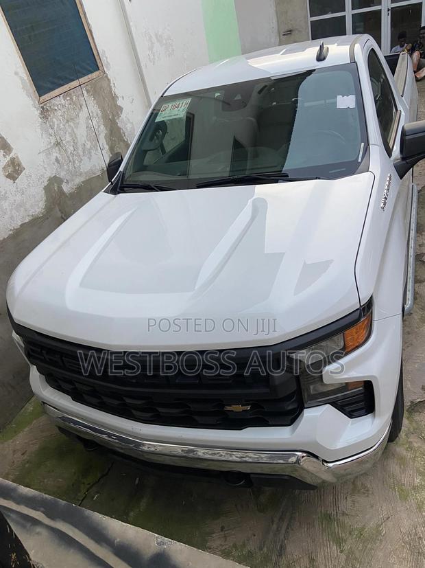 Chevrolet Silverado 2025 White