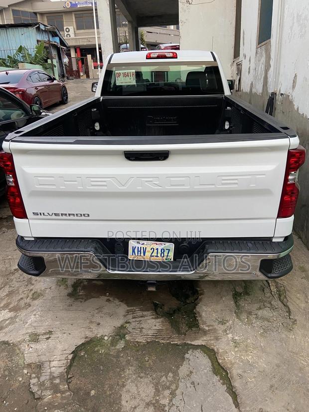 Chevrolet Silverado 2025 White