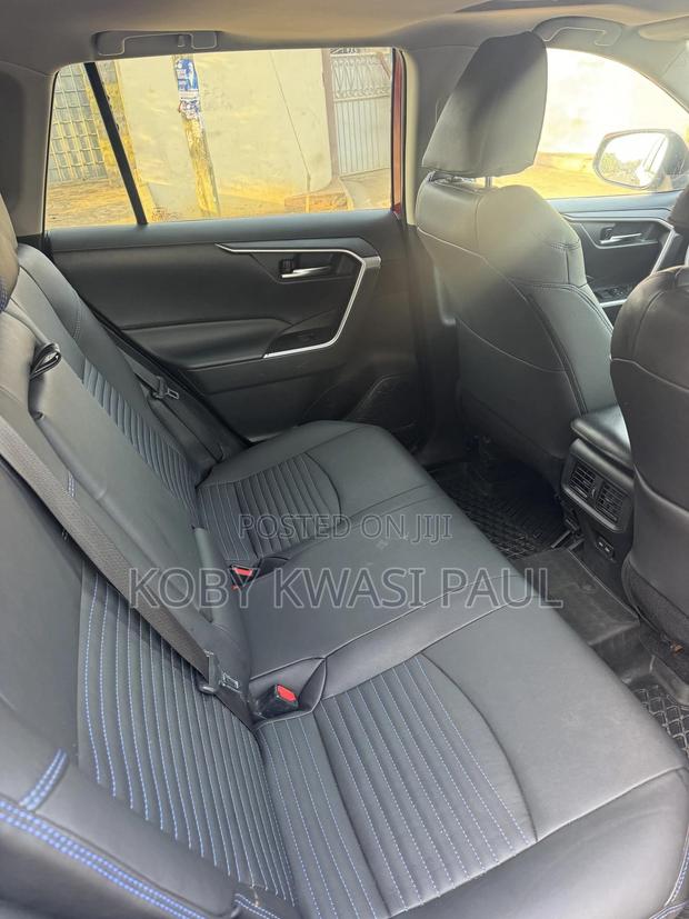 Toyota RAV4 XLE 2022 Red
