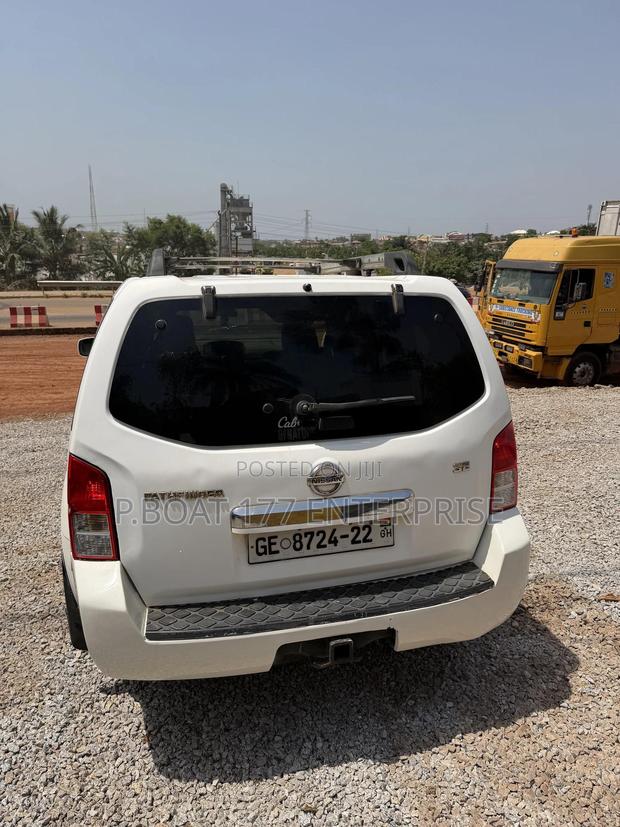 Nissan Pathfinder 2010 White