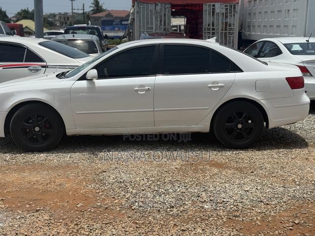 Hyundai Sonata GLS Sedan FWD (2.4L 4cyl 5A) 2010 White