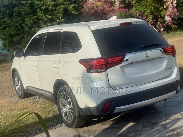 Mitsubishi Outlander SE AWC 2018 White