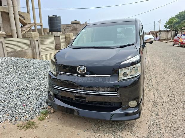 Toyota Voxy 2010 Black