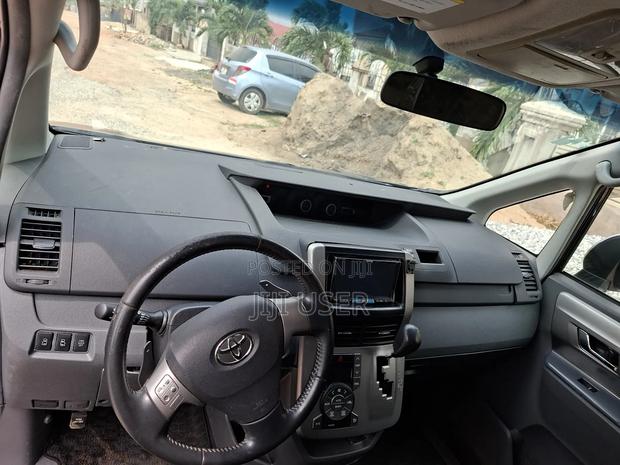 Toyota Voxy 2010 Black