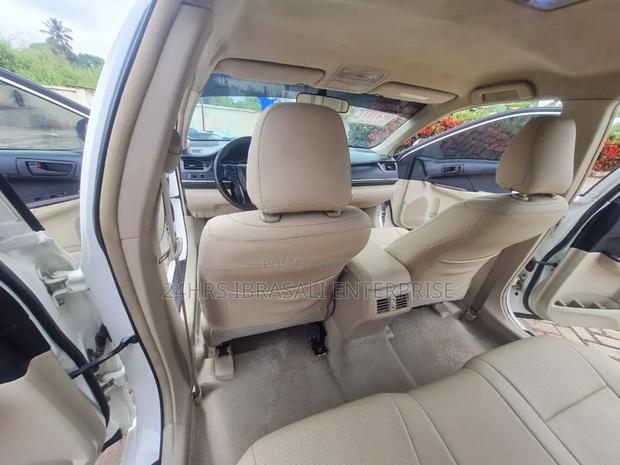 Toyota Camry LE 4dr Sedan (2.5L 4cyl 6A) 2017 White