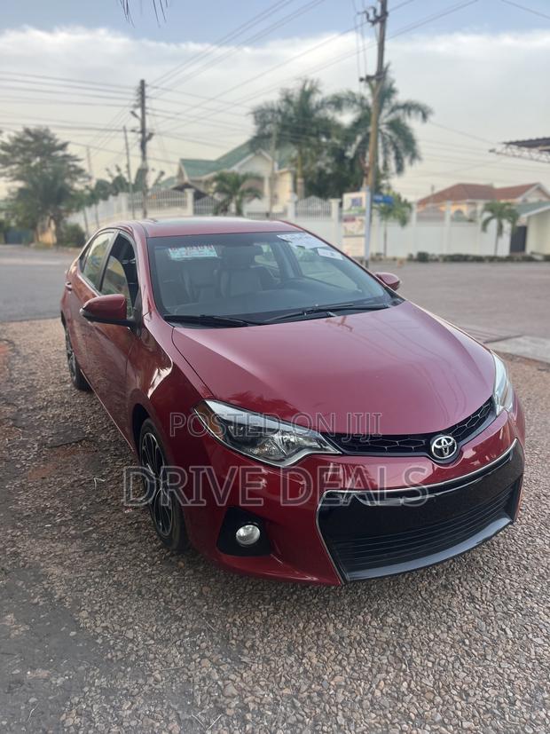 Toyota Corolla S 4dr Sedan (1.8L 4cyl CVT) 2016 Red
