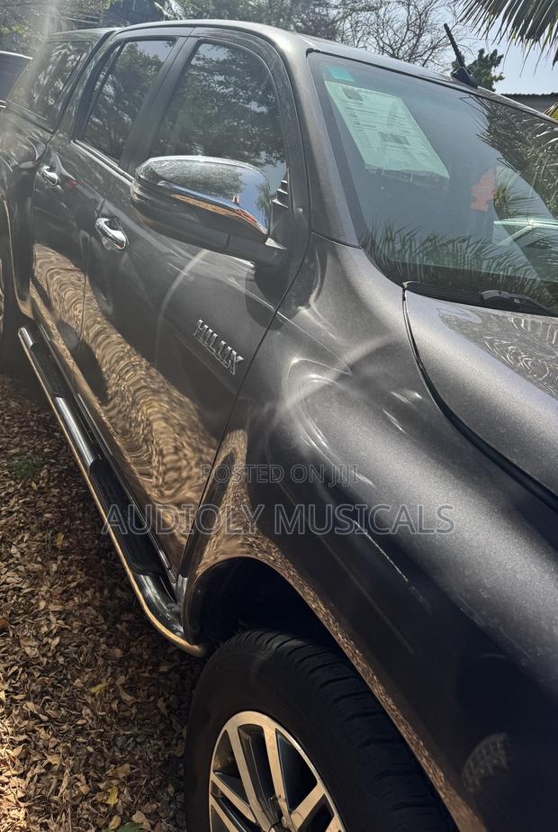 Toyota Hilux 2019 Gray