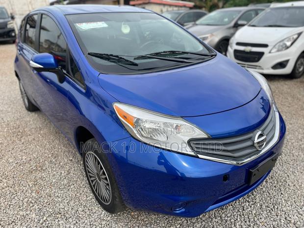 Nissan Versa 1.6 SV 2016 Blue
