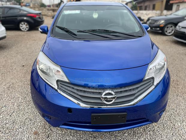 Nissan Versa 1.6 SV 2016 Blue