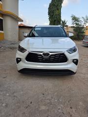 Toyota Highlander 2024 White for sale