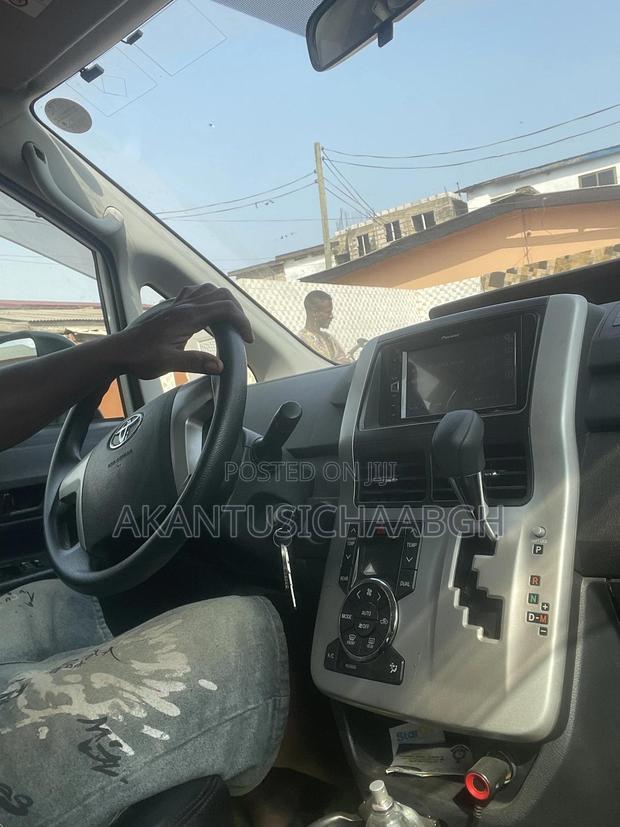 Toyota Voxy 2013 White