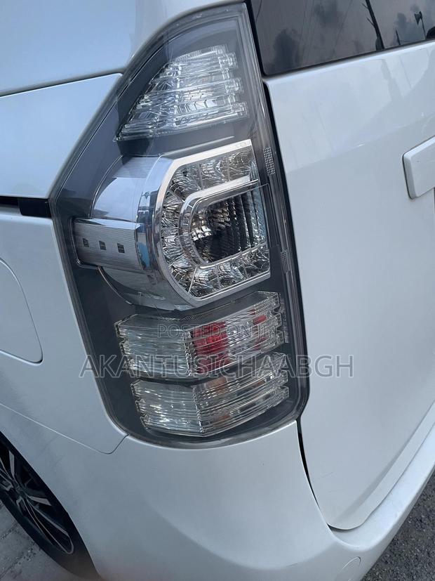 Toyota Voxy 2013 White