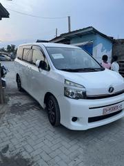Toyota Voxy 2013 White for sale