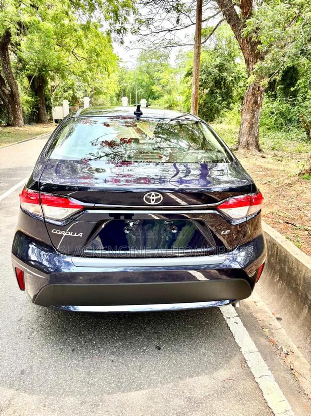 Toyota Corolla LE 2021 Blue