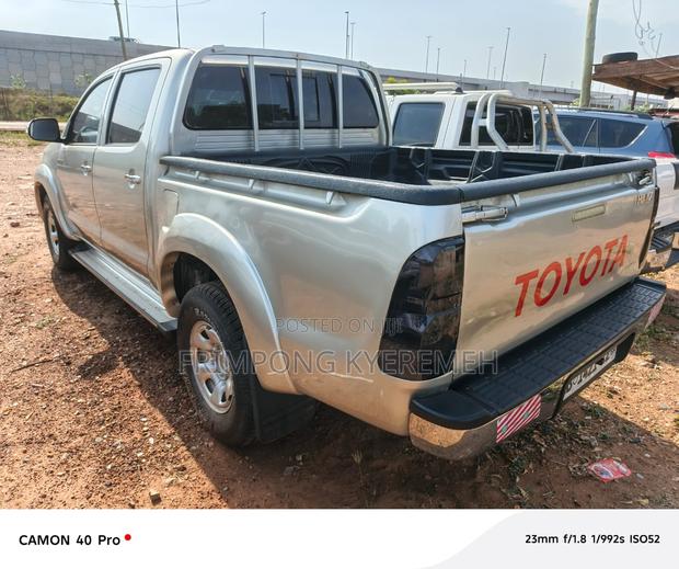 Toyota Hilux 2012 Gray