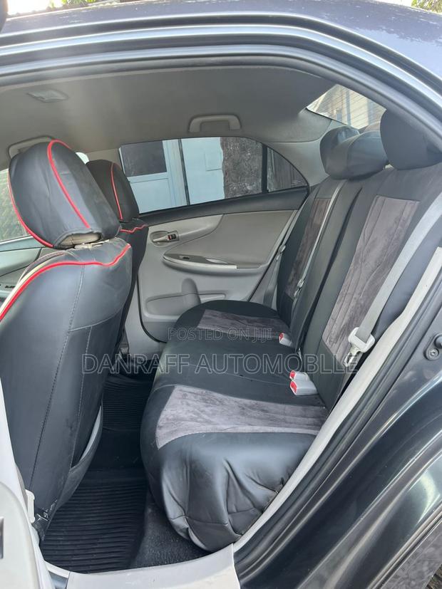 Toyota Corolla LE 4dr Sedan (1.8L 4cyl 4A) 2012 Gray