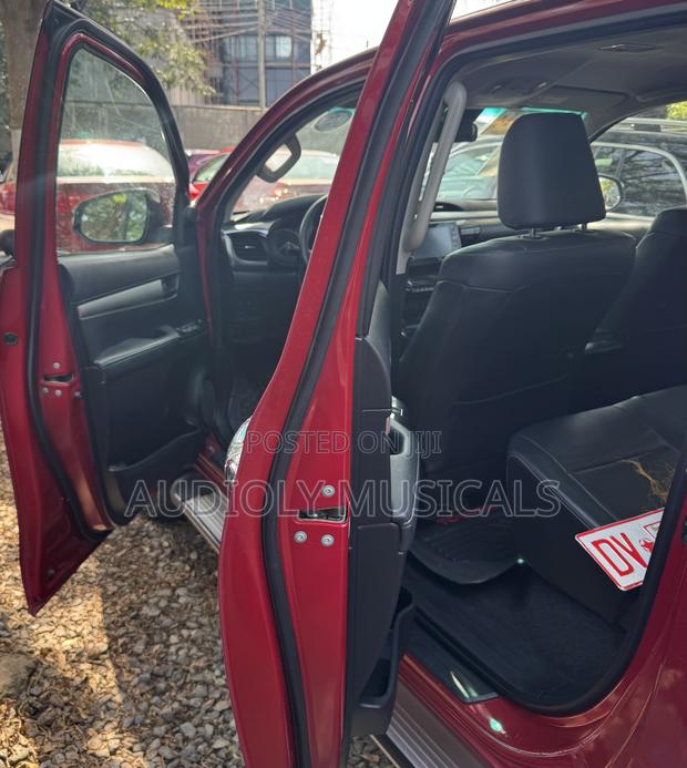Toyota Hilux 2021 Red