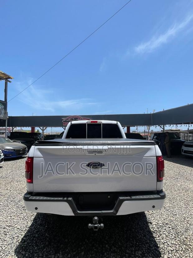 Ford F-150 Lariat 4x4 SuperCab Styleside 8 ft. box 163 in. WB 2017