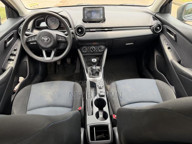 Toyota Yaris 2016 Gray