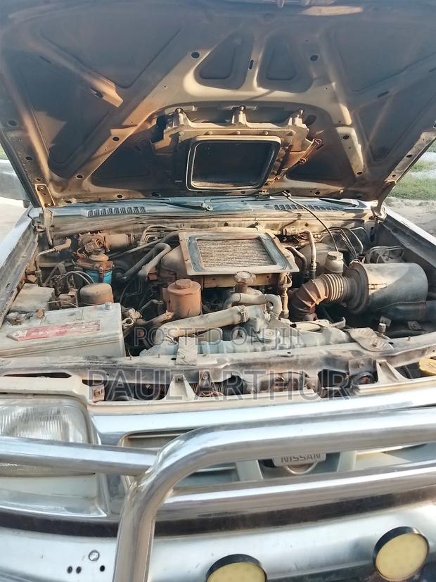 Nissan Hardbody 2003 Brown