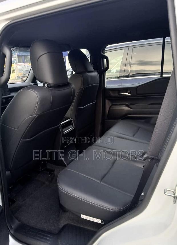New Toyota Land Cruiser Prado 2.8 2024 White
