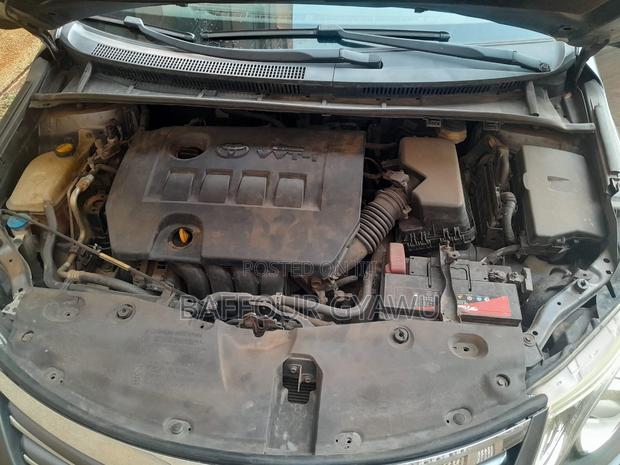Toyota Avensis 2014 Gray