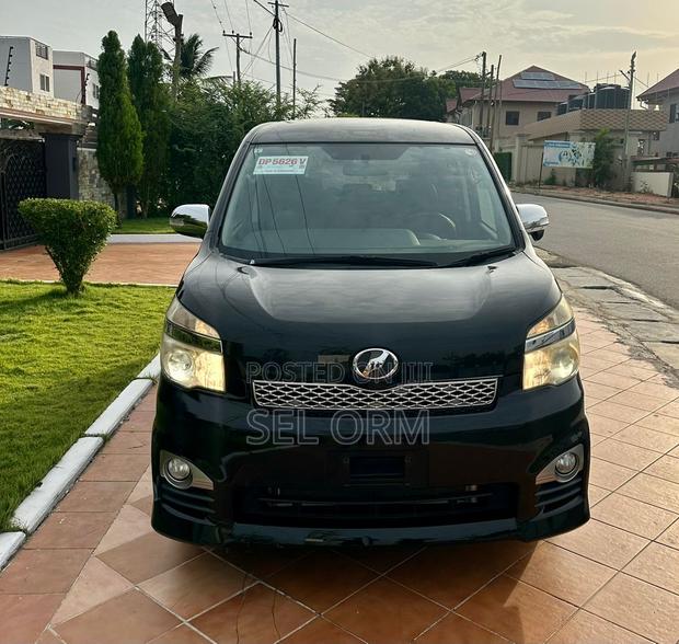 Toyota Voxy 2013 Black