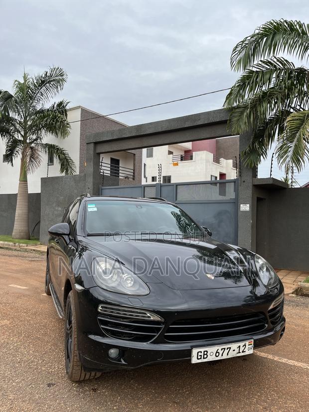 Porsche Cayenne 2012 Black
