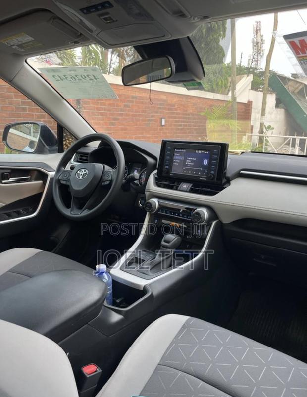 Toyota RAV4 XLE 2022 Red