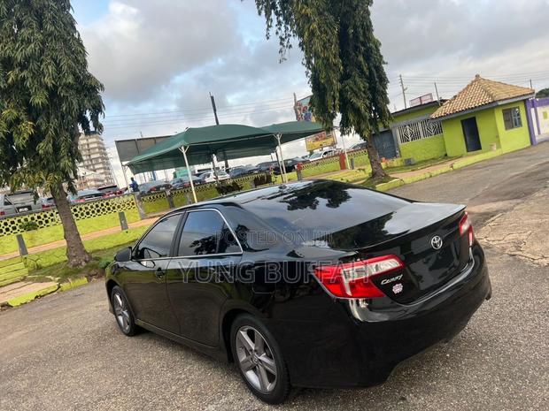 Toyota Camry SE 4dr Sedan (2.5L 4cyl 6A) 2013 Black