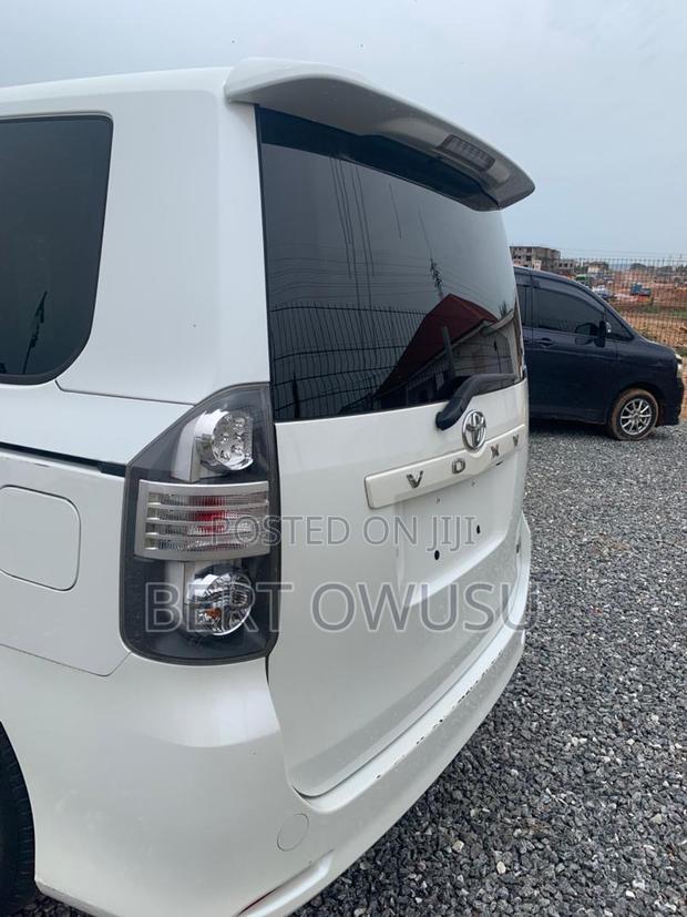Toyota Voxy 2012 White