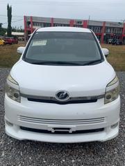 Toyota Voxy 2012 White for sale