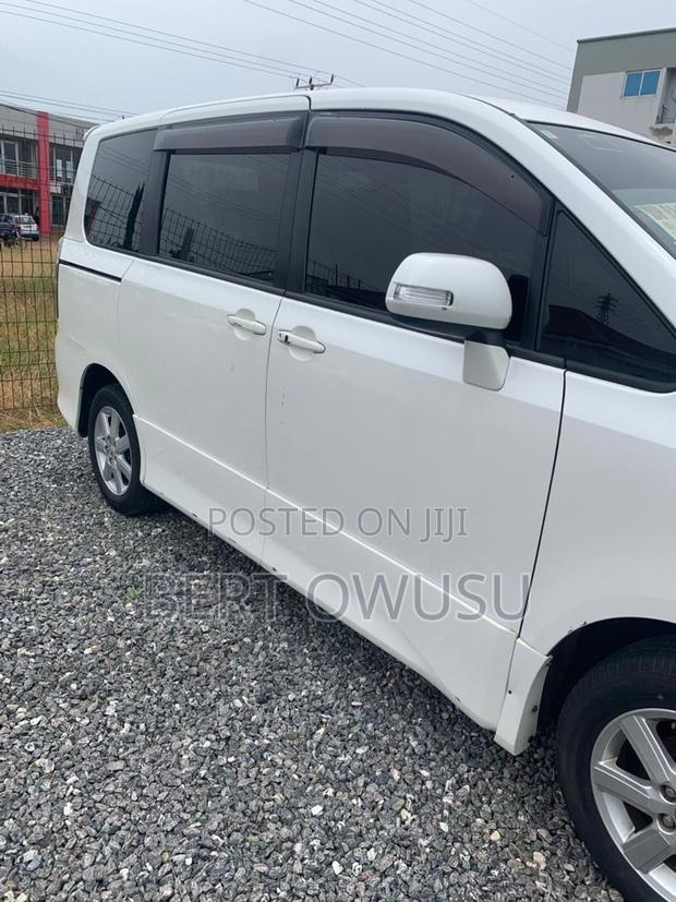 Toyota Voxy 2012 White