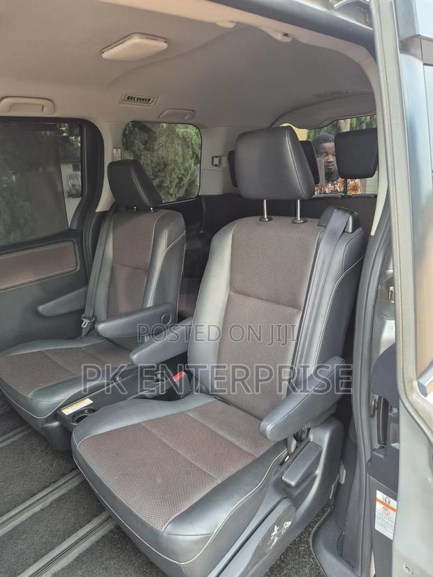 Toyota Esquire 2015 Silver