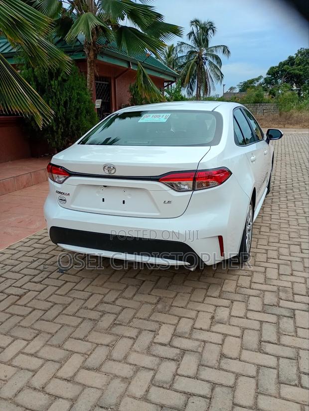 Toyota Corolla LE 2020 White