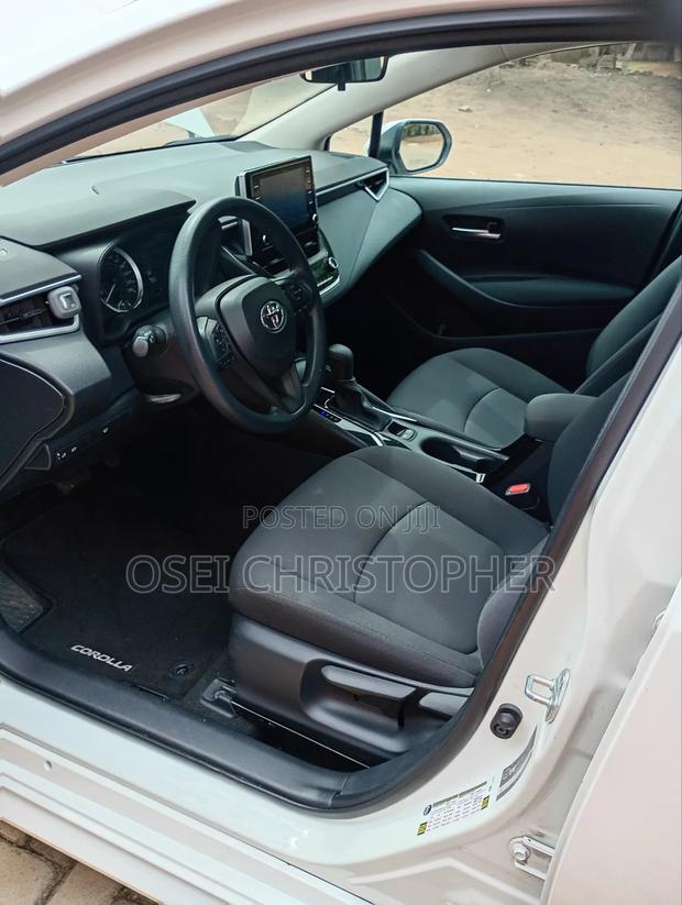 Toyota Corolla LE 2020 White