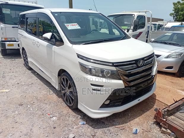 Toyota Voxy 2015 White
